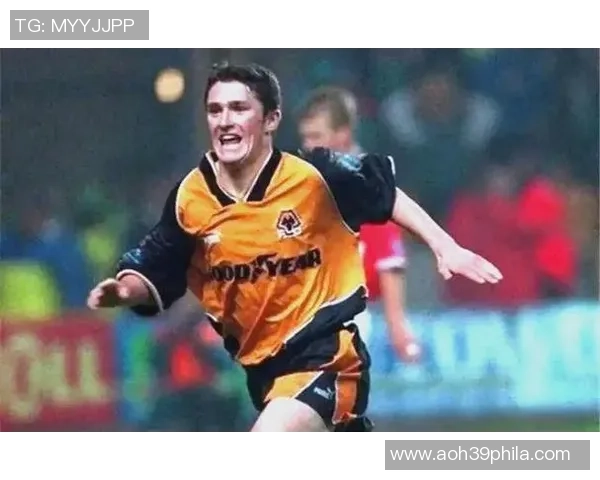 足球明星白衣7号的传奇之路与球场背后的故事揭秘